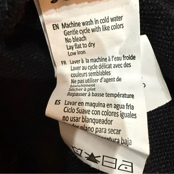 Classic Black Sleeveless Top - Picture 6 of 7